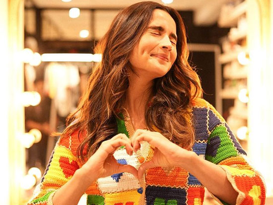 Cute and Adorable Poses From Alia Bhatt